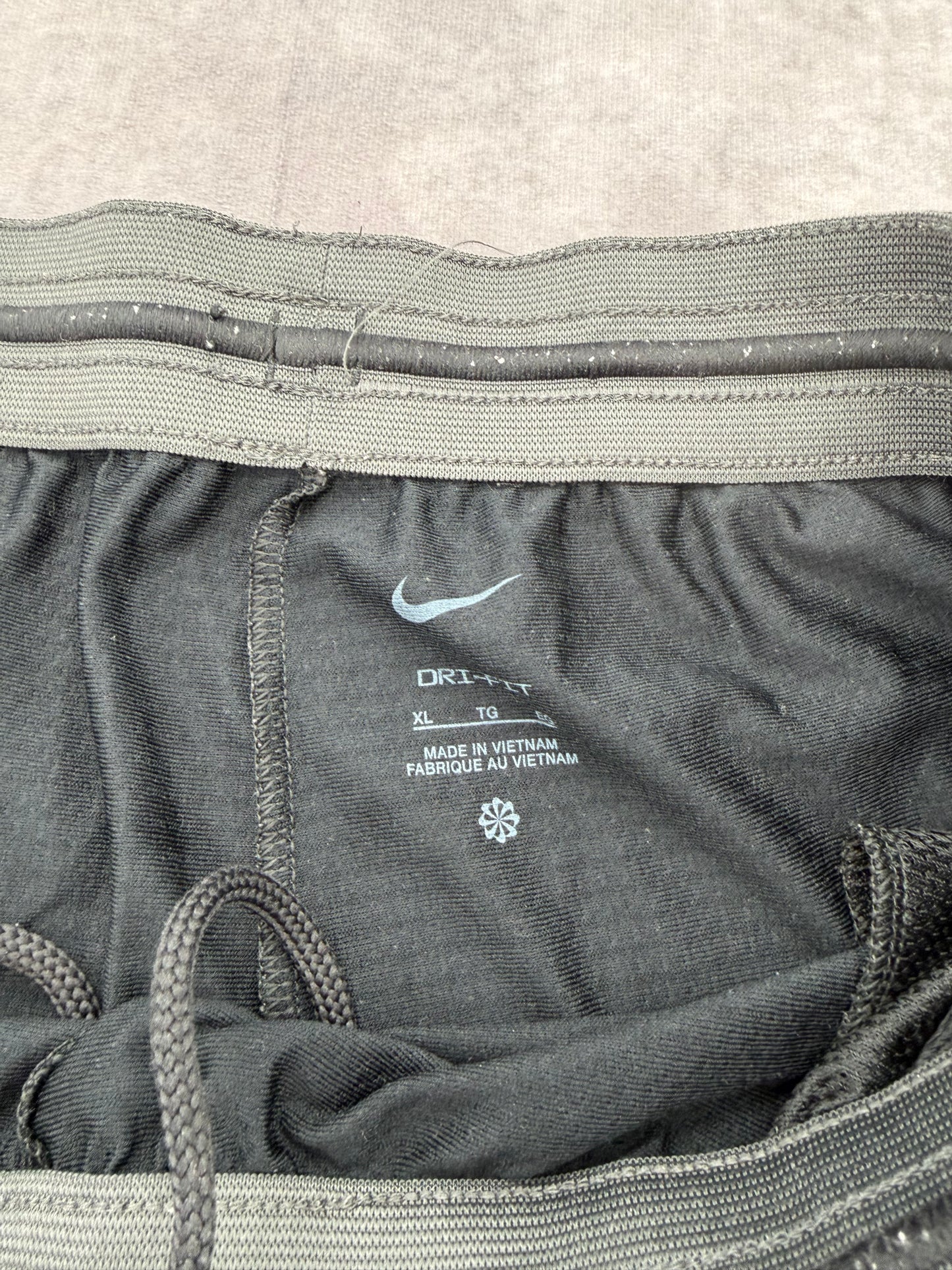 Nike Shorts - L