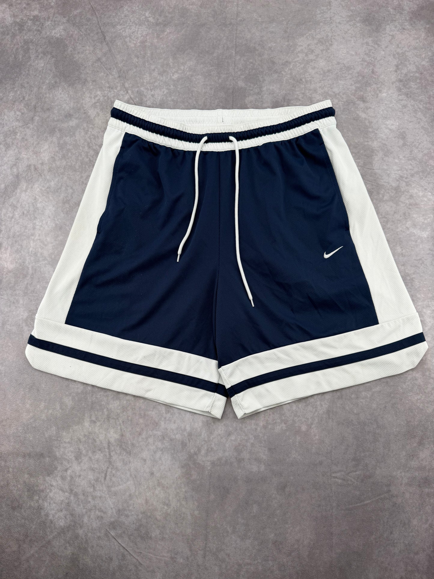 Nike Shorts - L