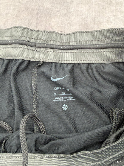 Nike Shorts - L