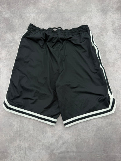 Nike Shorts - L