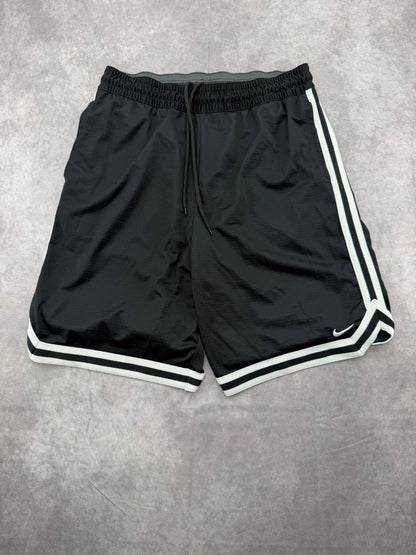 Nike Shorts - L