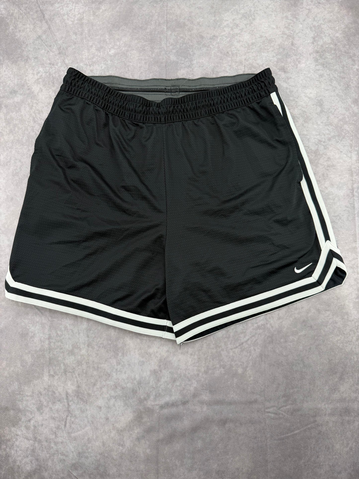 Nike Shorts - L