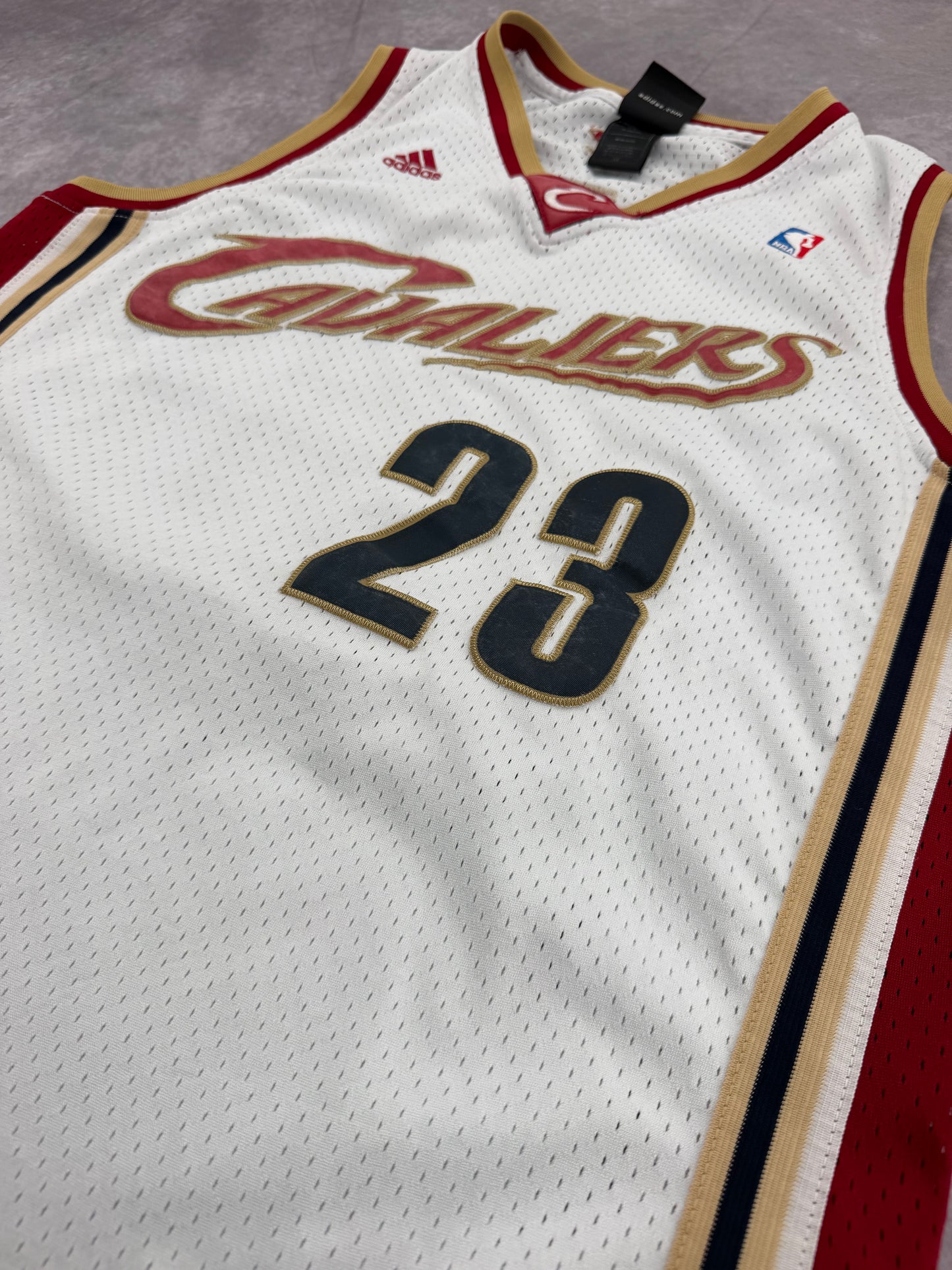 Cavs LeBron Jersey - M