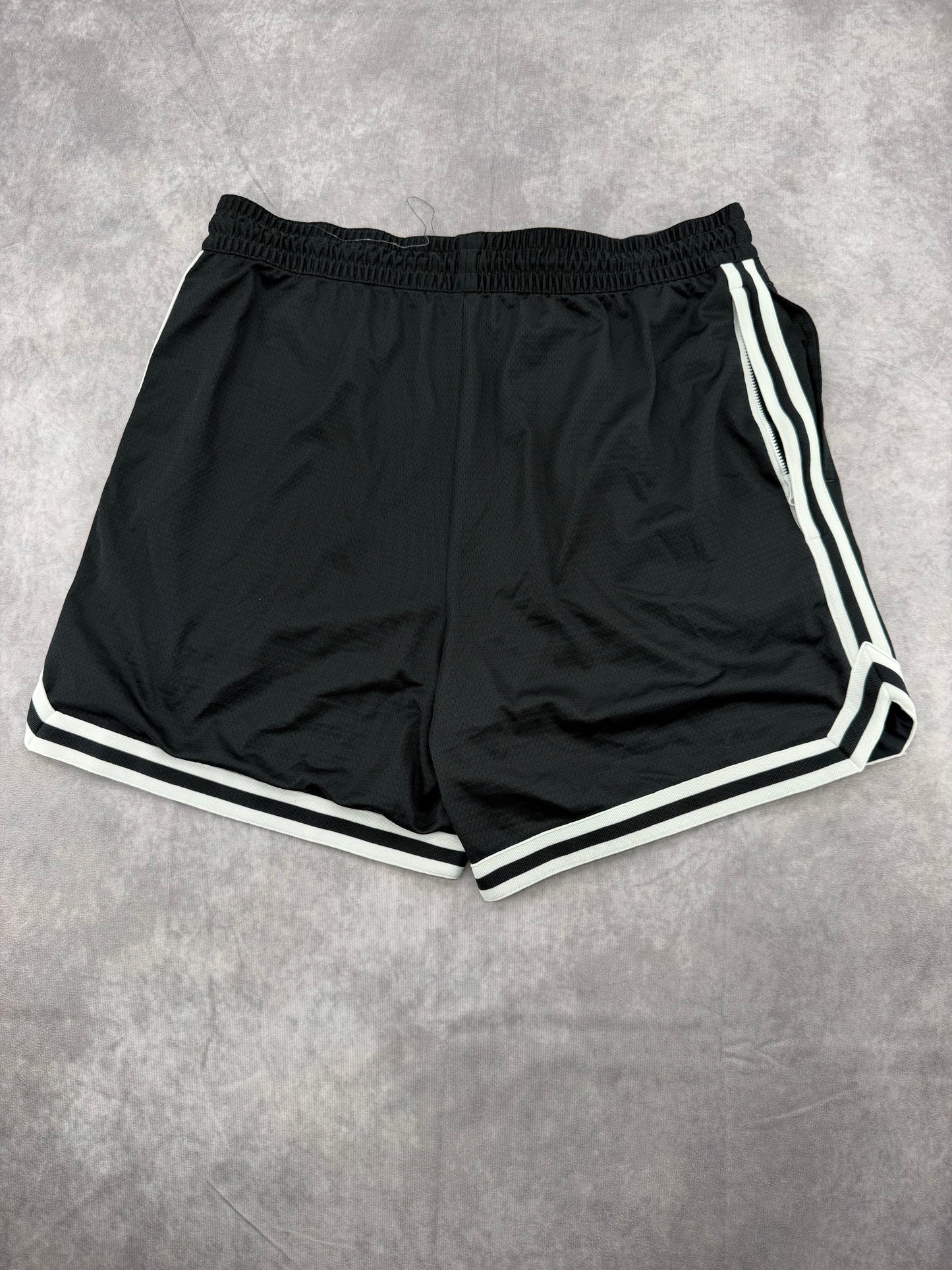 Nike Shorts - L