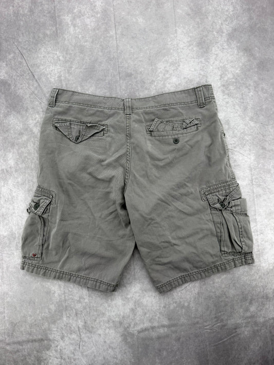 Levi’s Cargo Shorts - 38