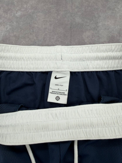 Nike Shorts - L